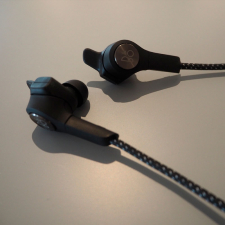 BeoPlay E6, Sort